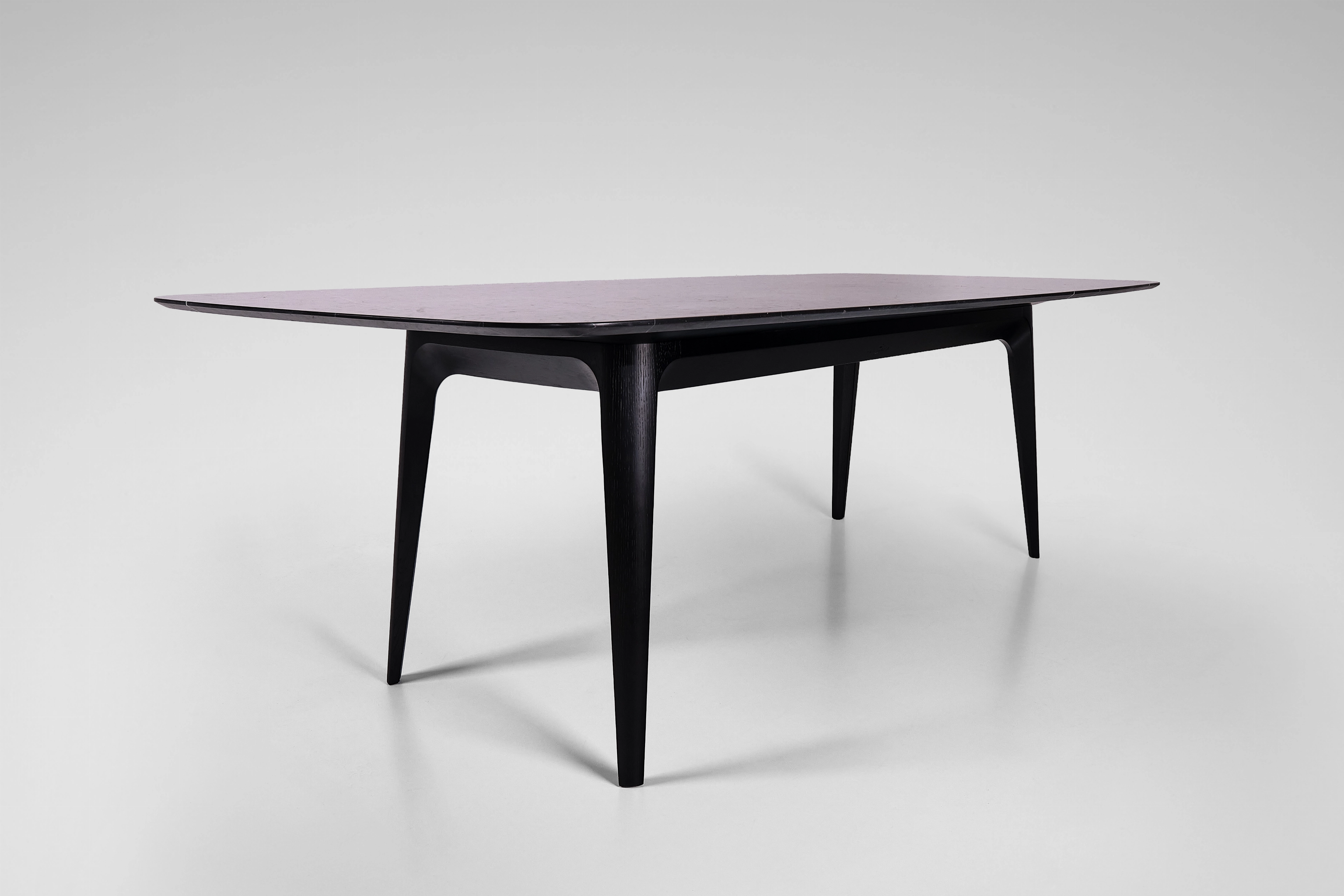Tavoli di design: forma, manifattura e valore di collezione